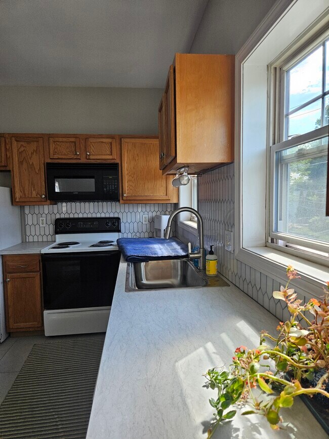 New countertops and backsplash - 81 Main Street Anx