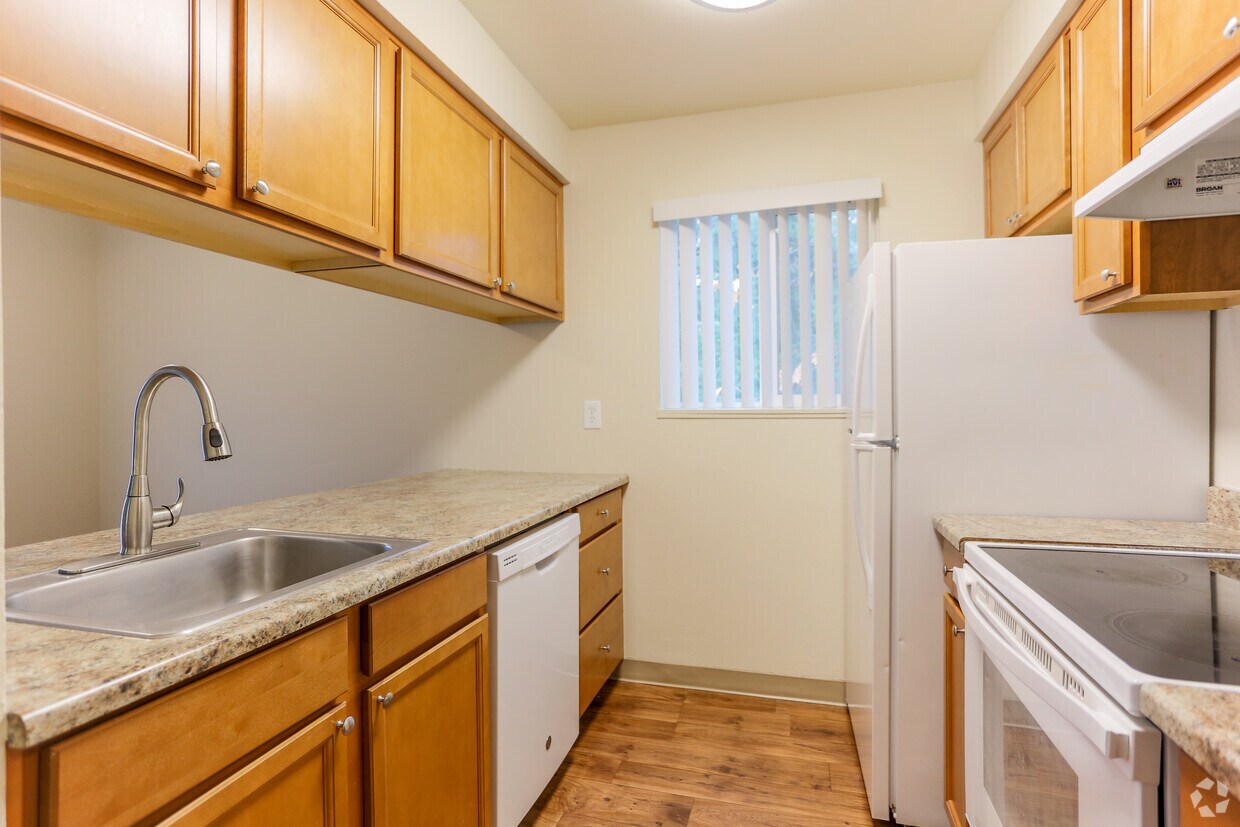 Cedar Square Apartments in Portland, OR