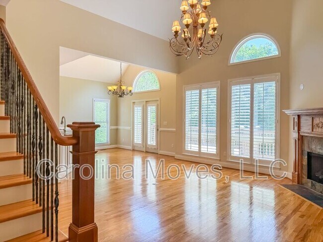 Foto del edificio - 745 Charleston Pl