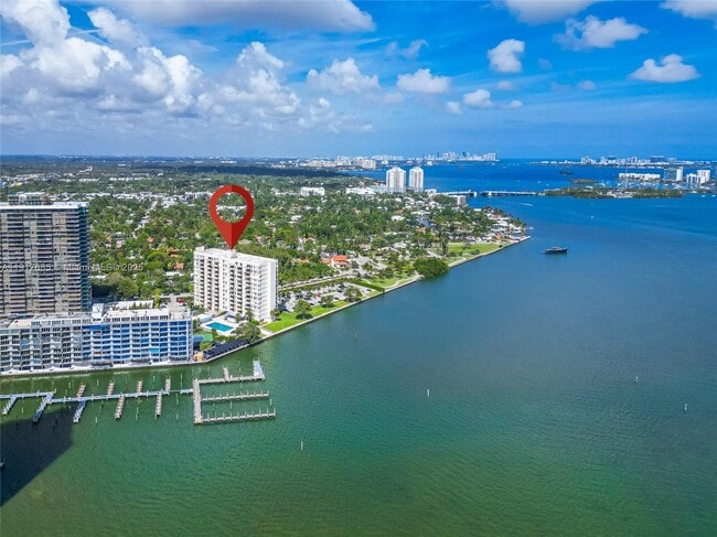 Foto del edificio - 880 NE 69th St