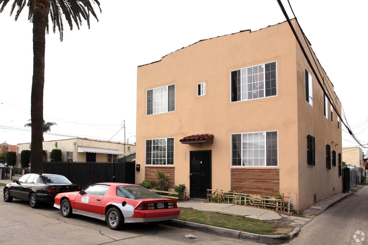 Foto del edificio - 2041 E 10th St