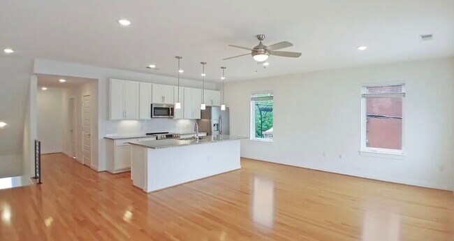 Foto del edificio - 1219 Bainbridge St
