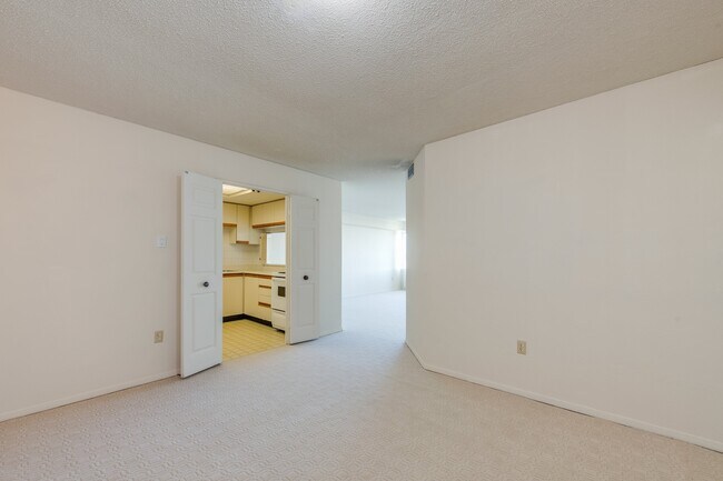 Building Photo - 55 Skymark Dr