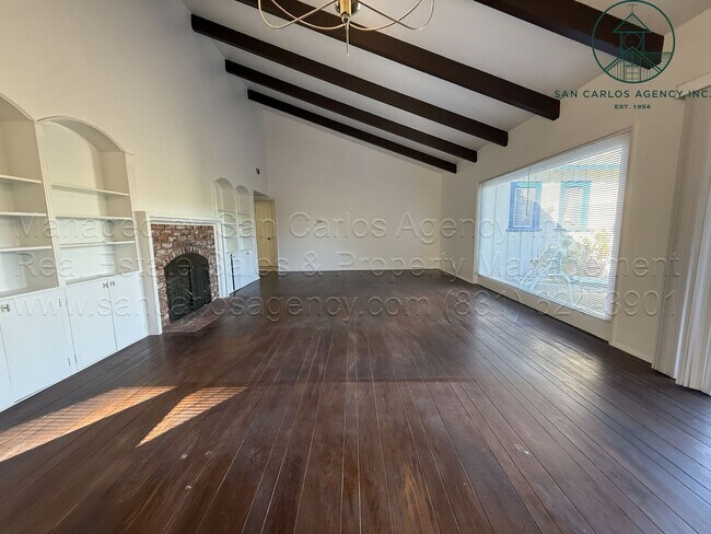 Foto del edificio - Refreshed Four Bedroom Hatton Fields Home