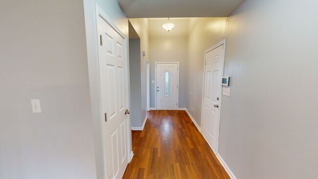 Foto del edificio - 4 Bedrooms in Established Hope Mills Commu...