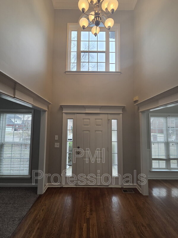 Building Photo - 617 Rambush Dr