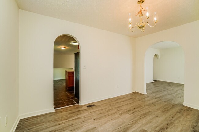 Foto del edificio - 364 Evergreen Cir