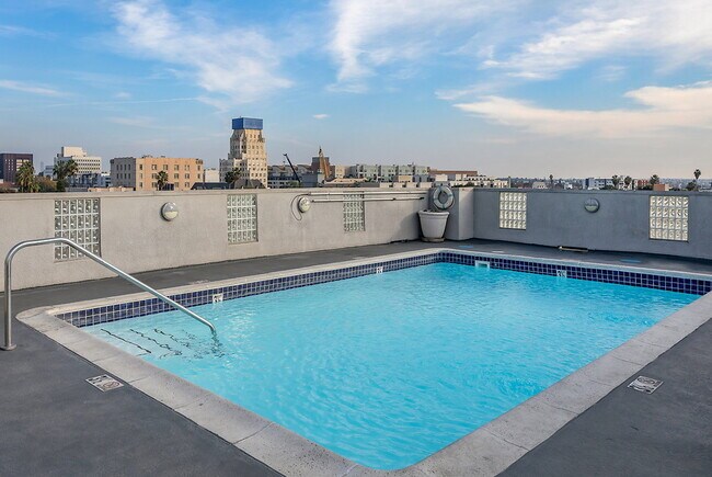 Foto del edificio - Essex Properties at Miracle Mile
