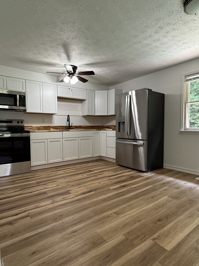 Building Photo - 500 Pleasant Valley