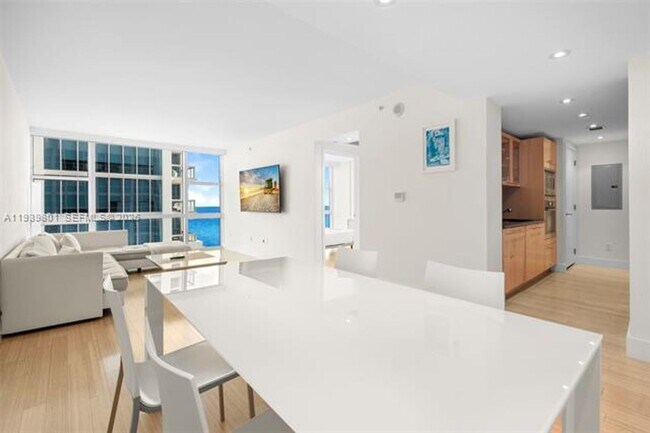 Building Photo - 6801 Collins Ave