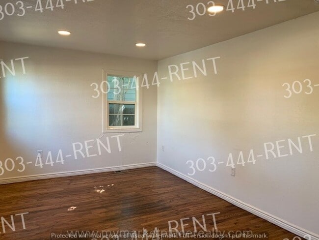 Foto del edificio - 3 bedroom & 1 bathroom beautiful home! Rea...