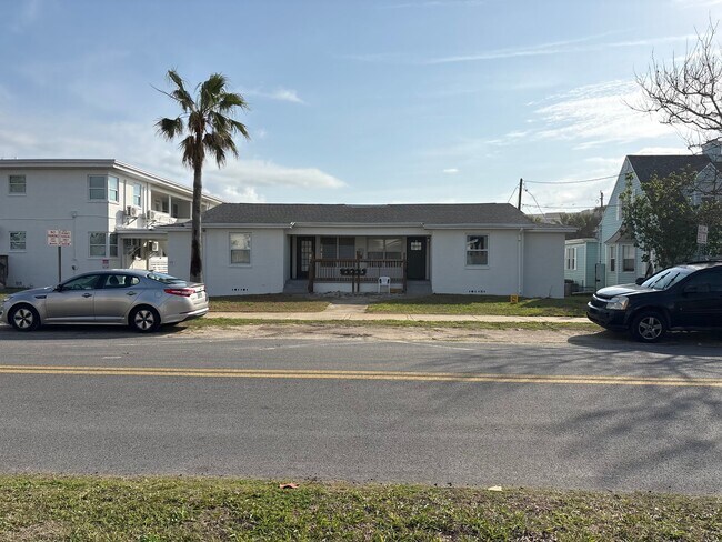 Building Photo - 740 N Grandview Ave