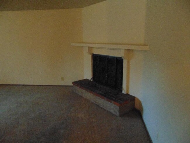 Building Photo - Marsh2