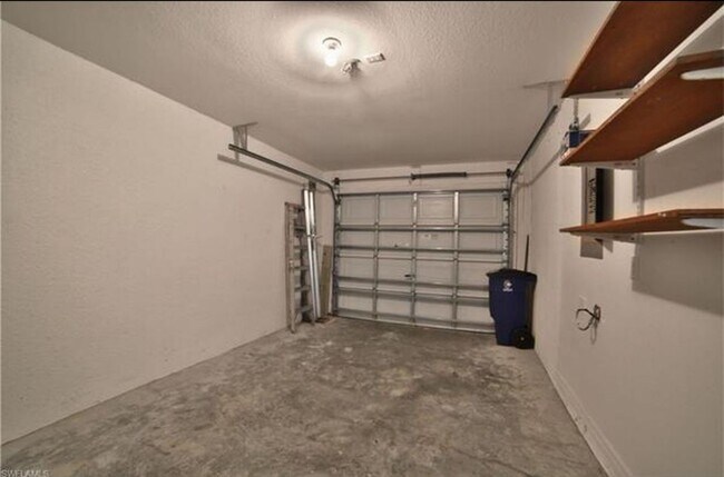 Foto del edificio - Spacious 3-Bedroom Townhouse with Den and ...