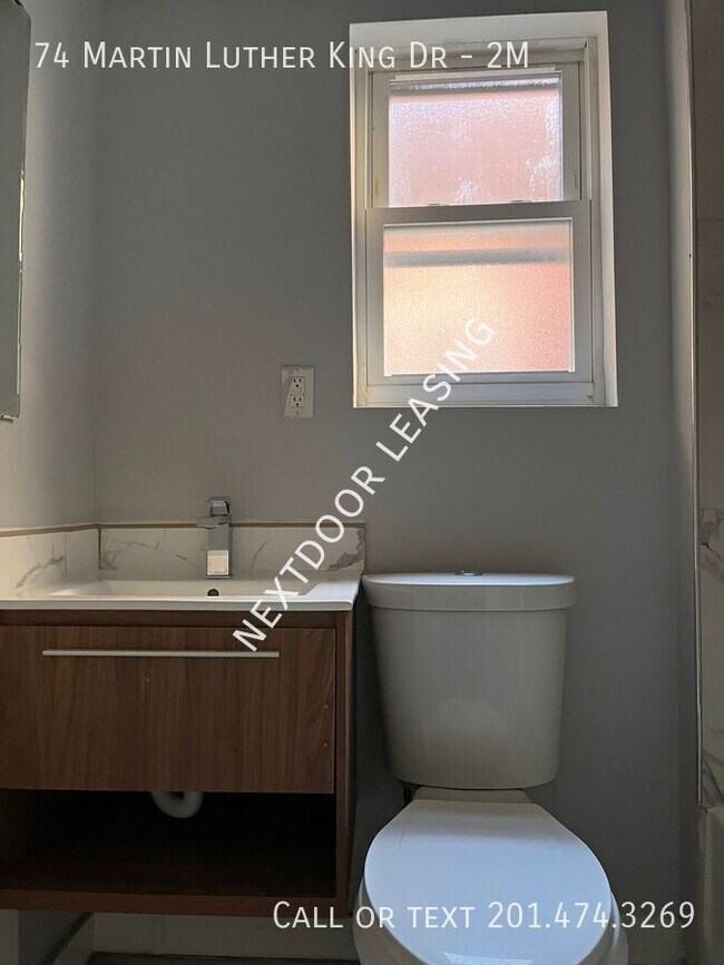 Foto del edificio - 74 M.L.K. Drive