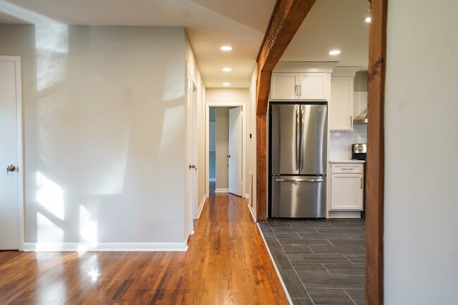 Building Photo - 228 Cherry Dr