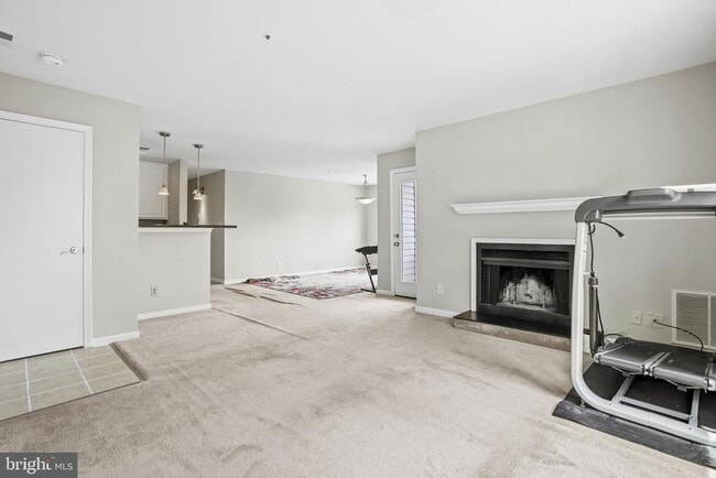 Building Photo - 3178 Summit Square Dr