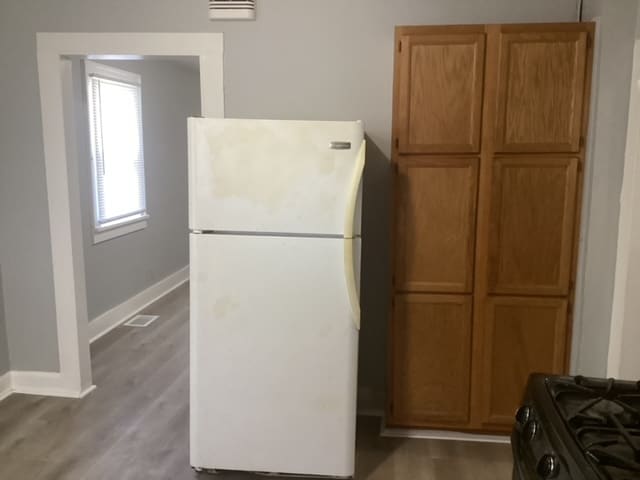 Building Photo - 350 S Roena St