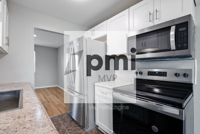 Building Photo - 3027 Rotunda Ct S