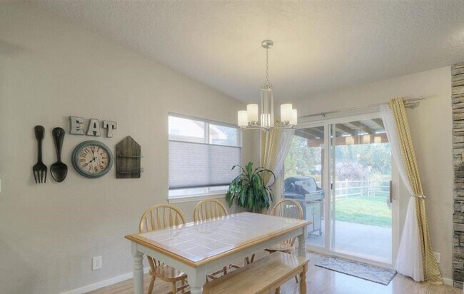 Foto del edificio - 3 Bedroom with 3 Car Garage - Eagle, Idaho