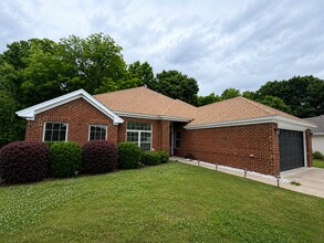 Building Photo - 705 Evanwood Dr