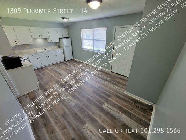 Building Photo - 1309 Plummer Street Apt #14