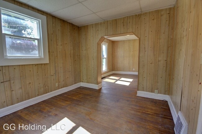 Building Photo - 3 br, 1 bath House - 1719 E. 13th St.