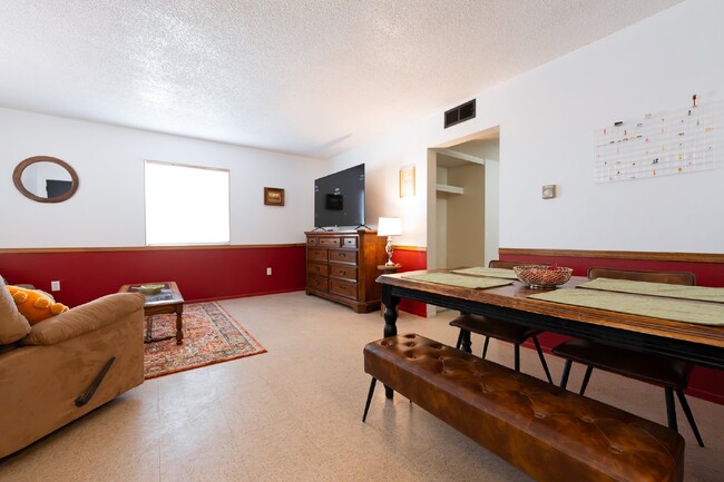 Foto del edificio - Executive Rental **Stylish & Fully Furnished 2-Bedroom in the Heart of Farmington – Flexible Leas...
