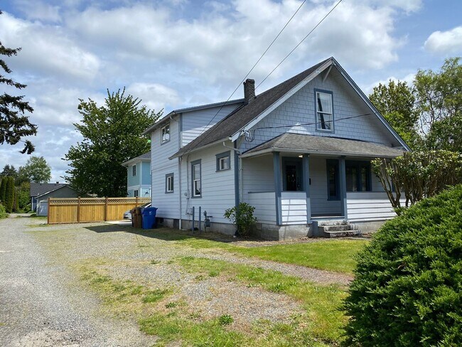 Building Photo - Beautiful house in Tacoma!!!