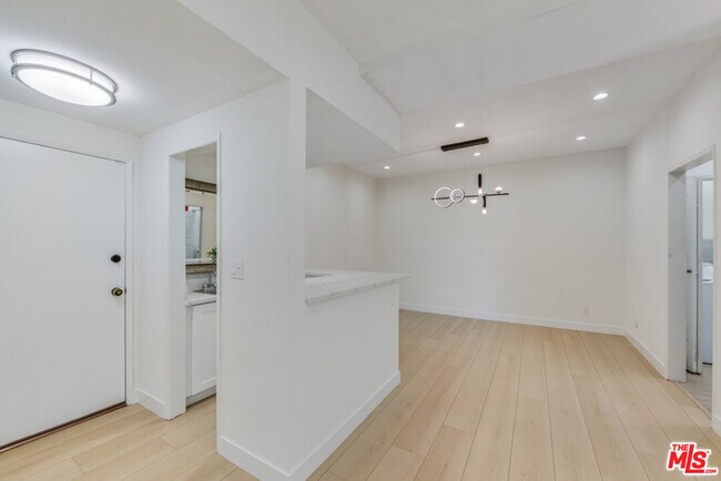 Building Photo - 1727 S Bentley Ave