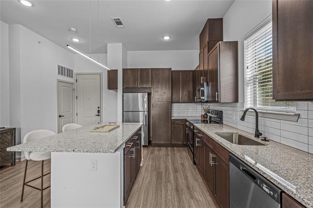 Foto del edificio - 7455 W Camp Wisdom Rd