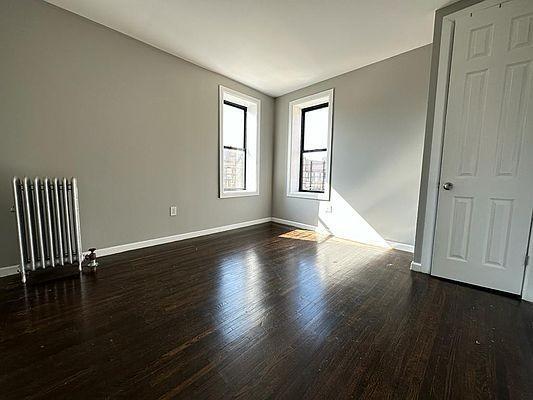 Foto del edificio - 3 bedroom in BRONX NY 10462