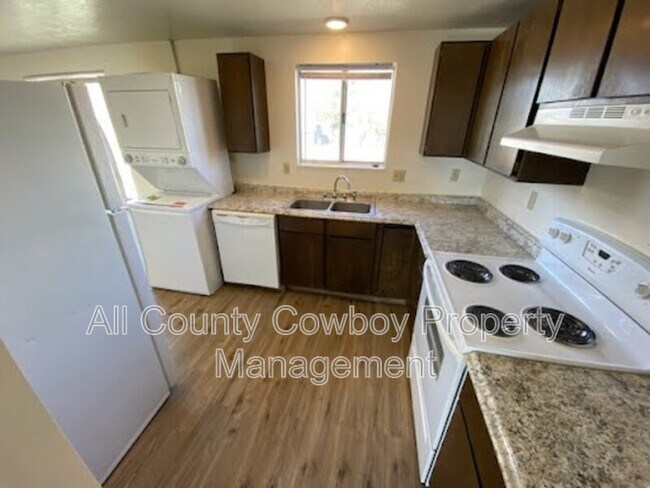Building Photo - 704 Ferris Ct
