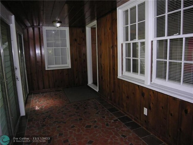 Foto del edificio - 421 NE 12th Ave