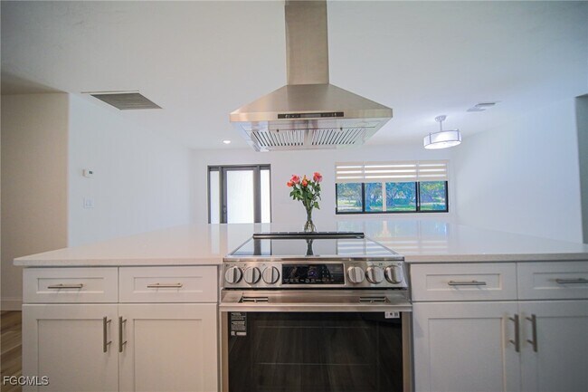 Foto del edificio - 1250 Riverbend Dr