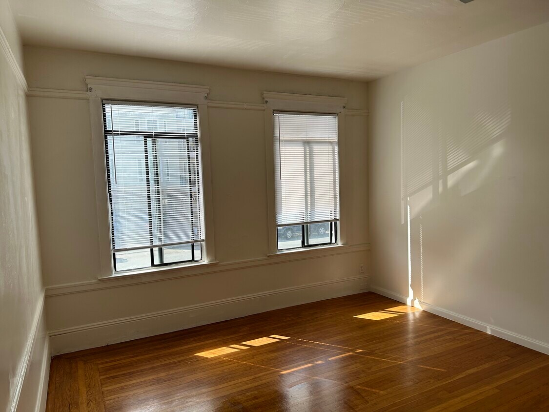Primary Photo - 542 25th Ave
