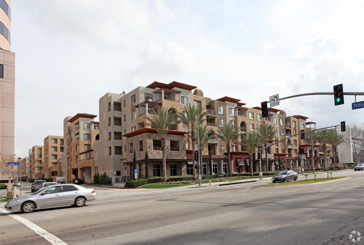 Triana Apartments In Woodland Hills Ca Westside Rentals Clubhouse