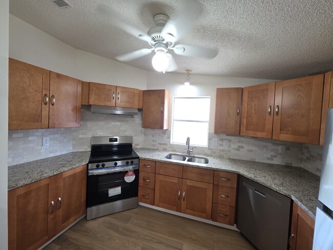 Building Photo - 8513 Redbay Ct