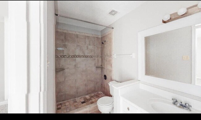 Building Photo - 5846 Garden Ridge Dr