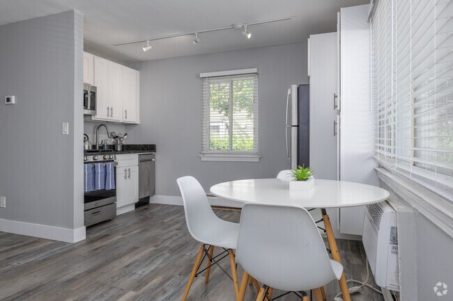 Estudio renovado | Comedor y cocina - Lynn Apartments