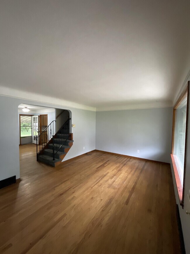 Building Photo - 354 Halle Dr