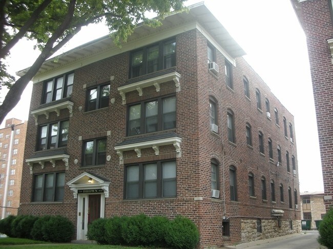 Foto del edificio - Brown