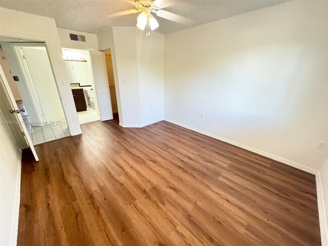 Building Photo - 16203 Glenmoor Dr
