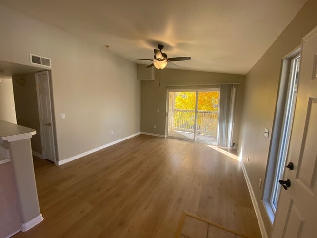 Foto del edificio - Nice 2 bedroom Condo right on the border o...
