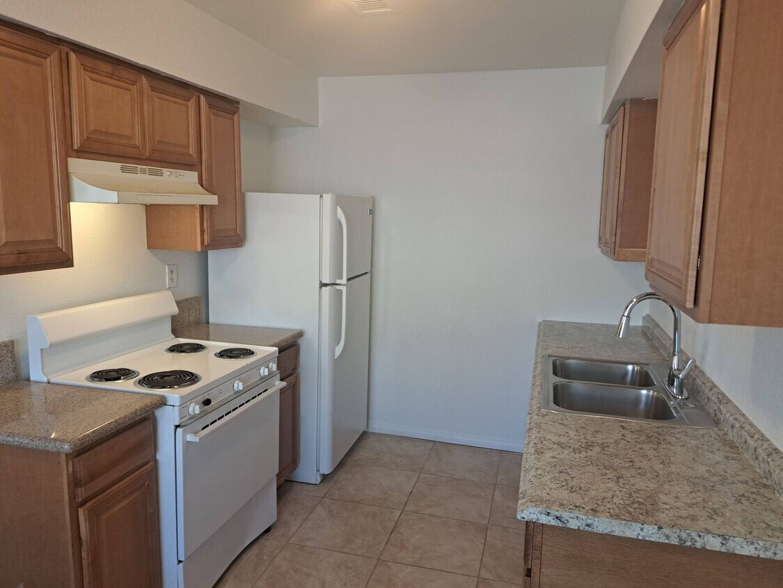 21 W Tonopah 2 Bedroom 2 Bath Apartment Condo for Rent in North