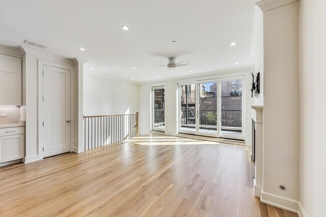 Foto del edificio - 3815 N Lakewood Ave