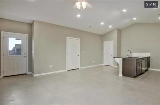 Foto del edificio - 4863 N Hillside Ct