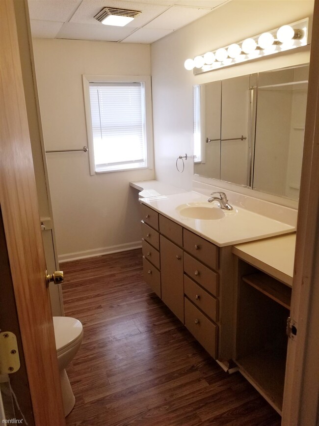 Building Photo - 2 br, 1 bath Duplex - 100 Leonard St NE # 1