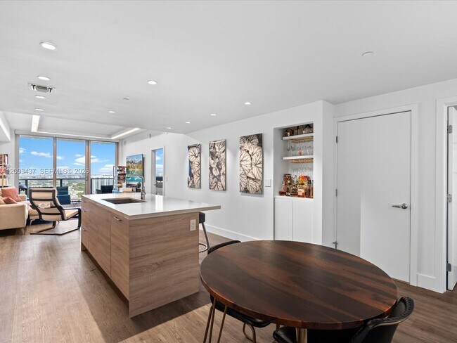 Foto del edificio - 16385 Biscayne Blvd