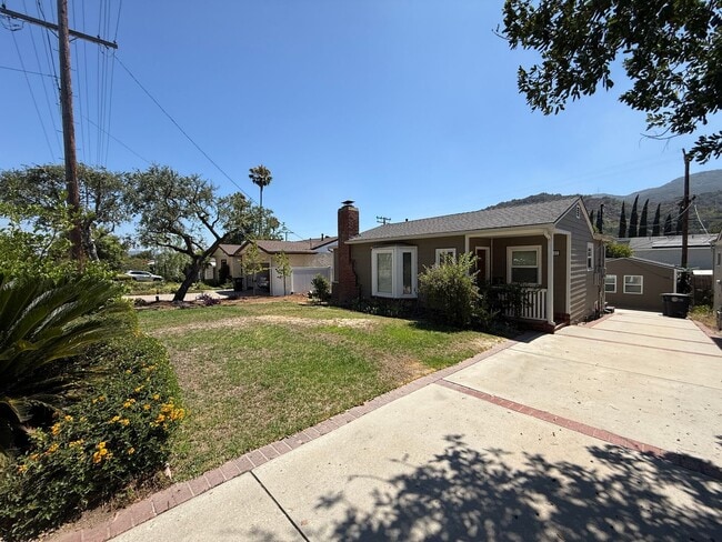 Building Photo - Amazing 3 Bed La Crescenta Home!